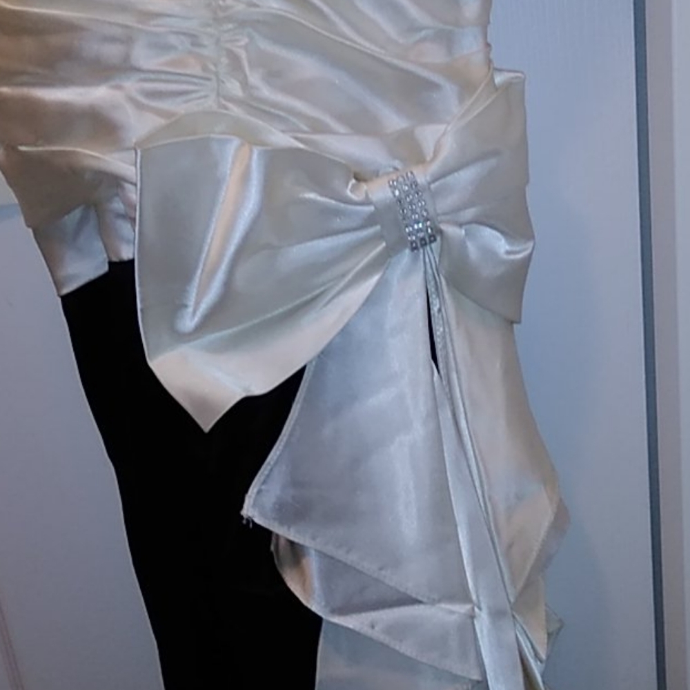 Event dress - Picture 3 of 4